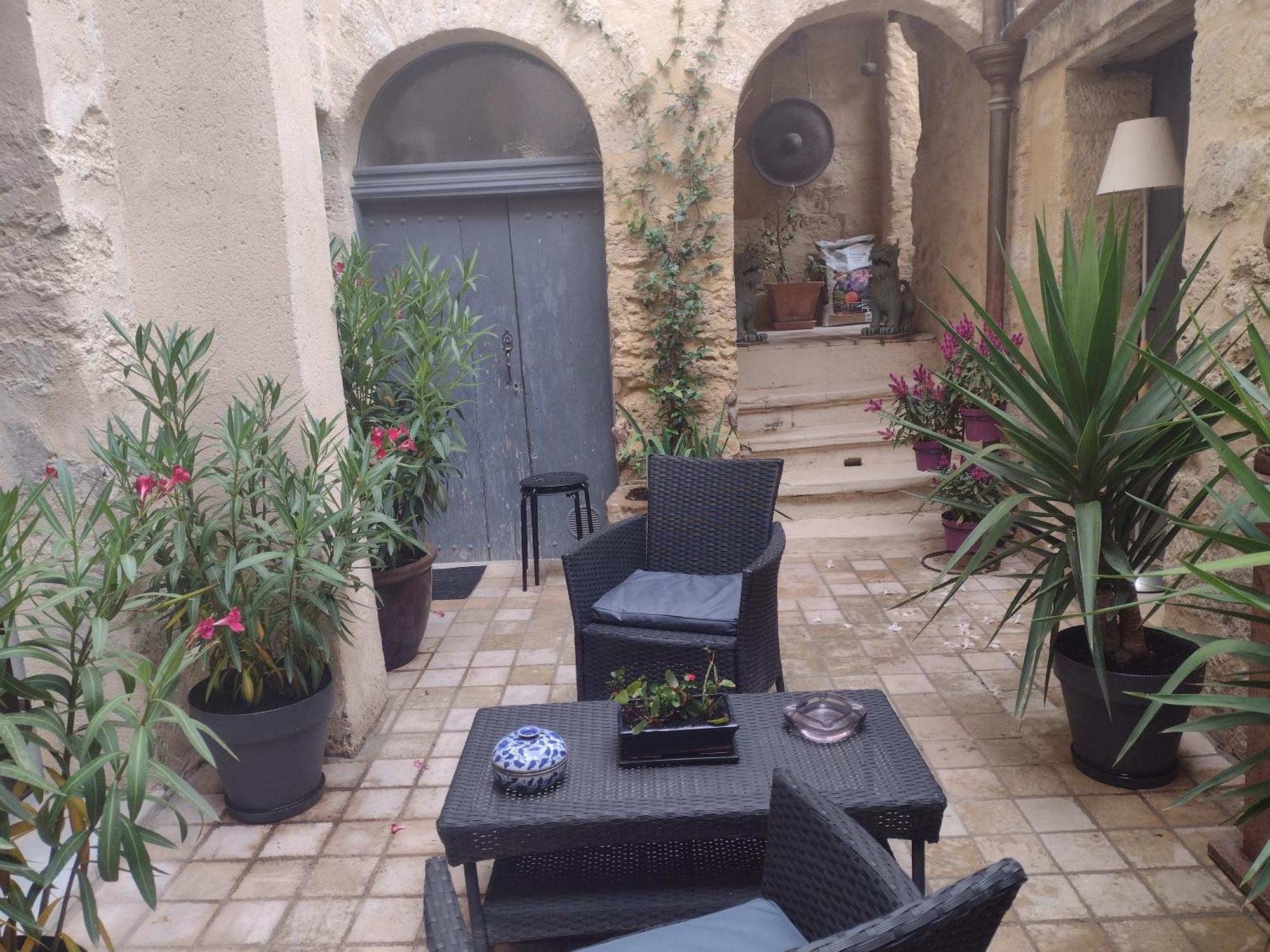 Au Gre Du Voyage Apartment Uzes Bagian luar foto