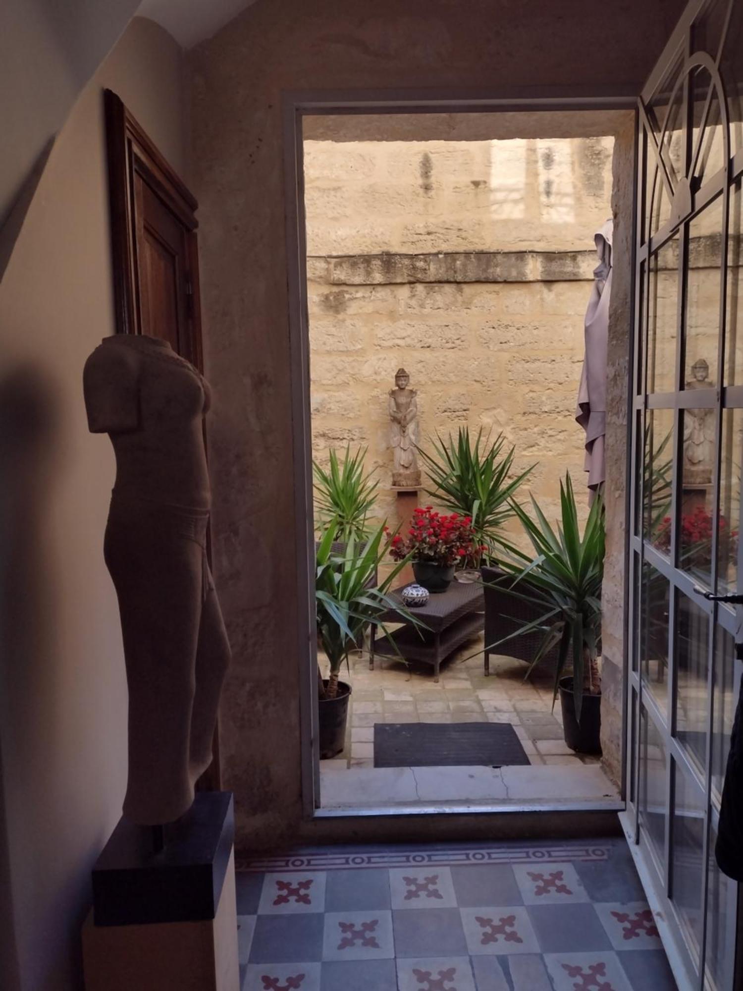 Au Gre Du Voyage Apartment Uzes Bagian luar foto